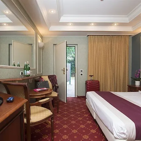 Hotel Just 4*